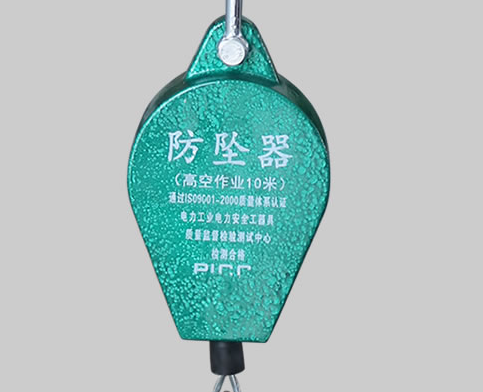 辦公樓玻璃幕墻清理需佩戴好防墜器